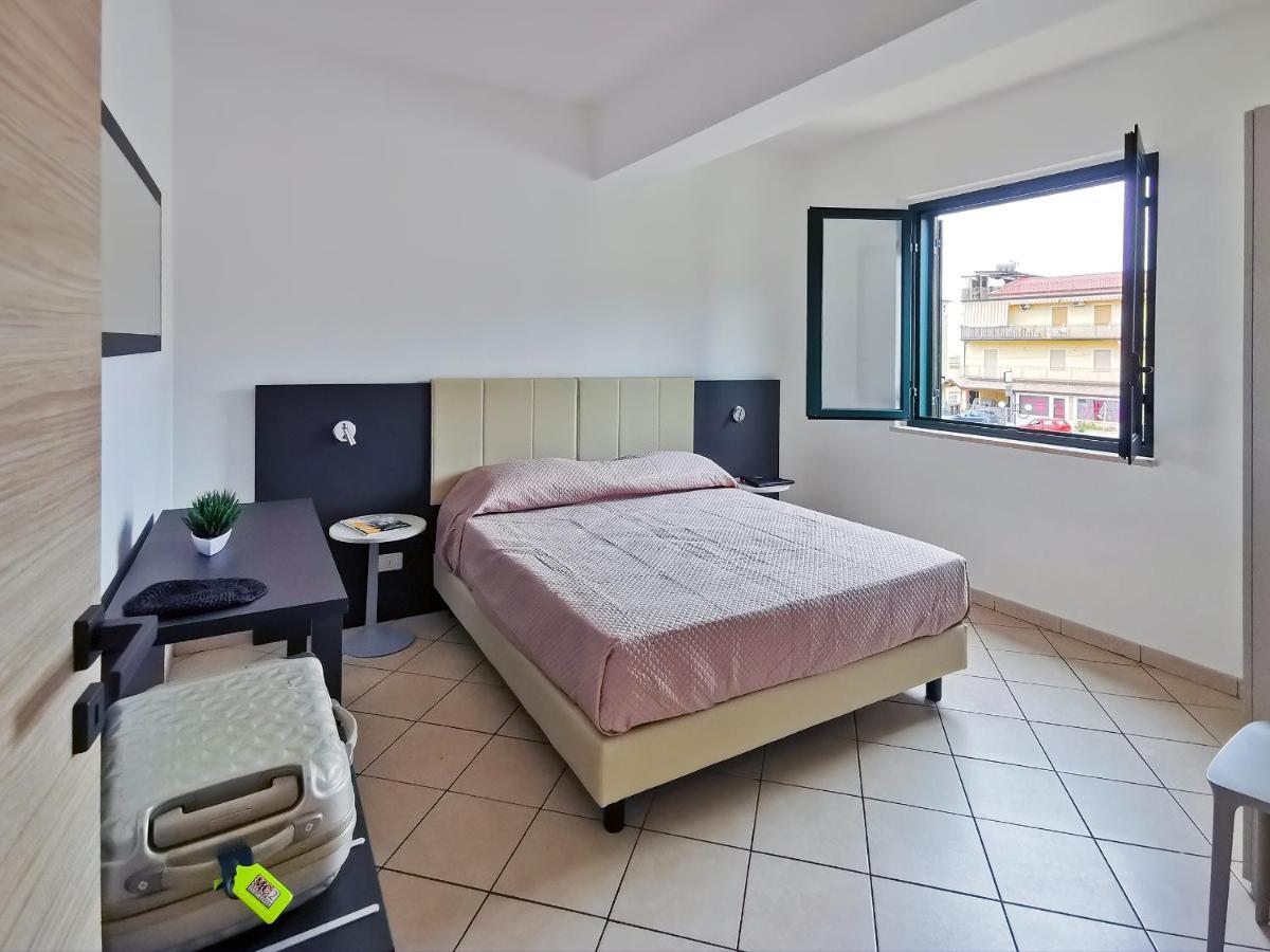 Magico Apartments - 450M Dalla Spiaggia Capo dʼOrlando Екстериор снимка