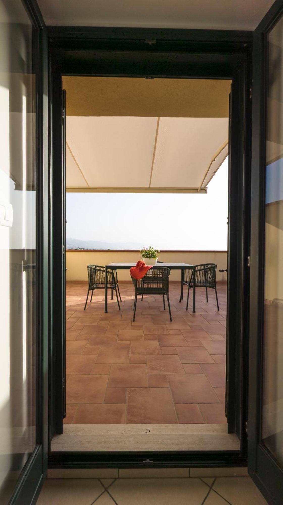Magico Apartments - 450M Dalla Spiaggia Capo dʼOrlando Екстериор снимка