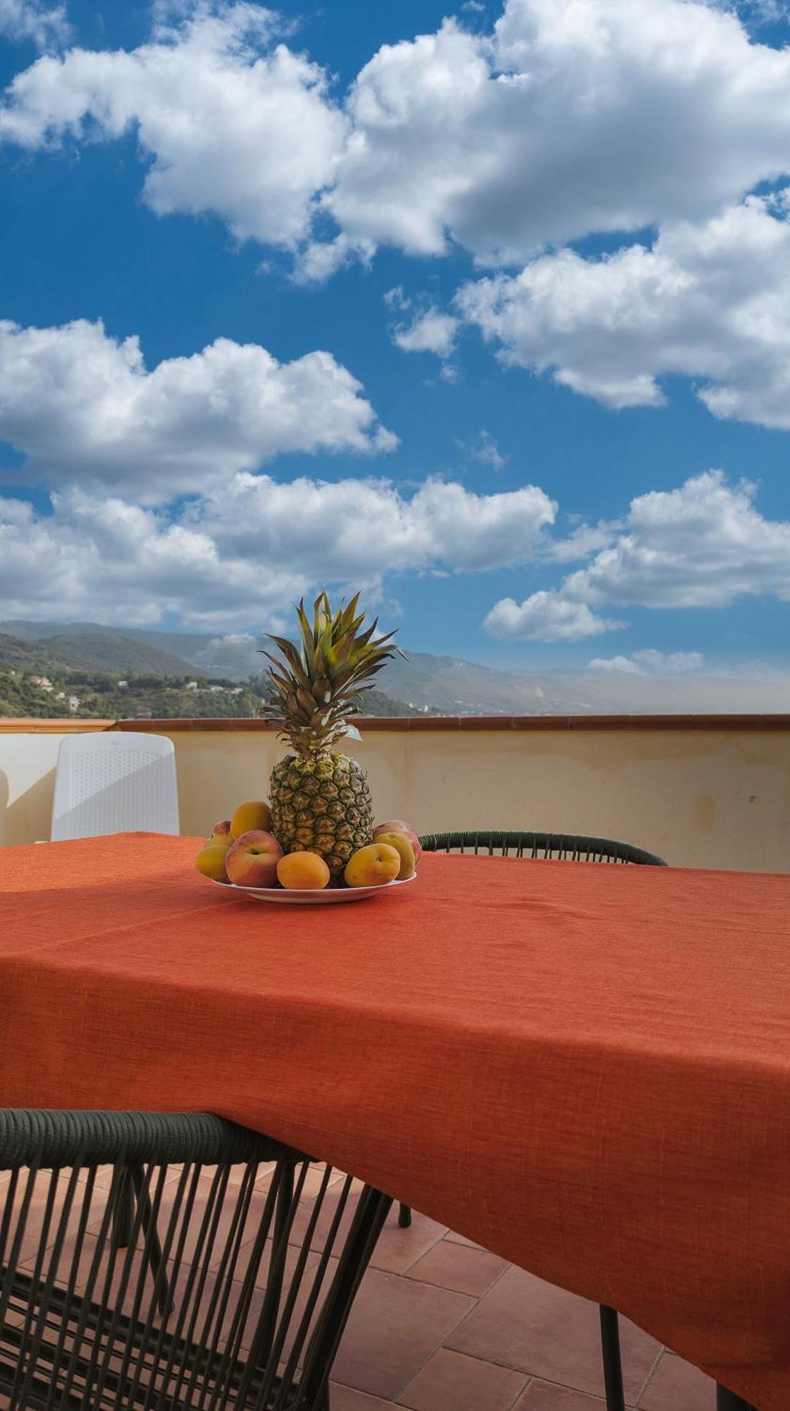 Magico Apartments - 450M Dalla Spiaggia Capo dʼOrlando Екстериор снимка