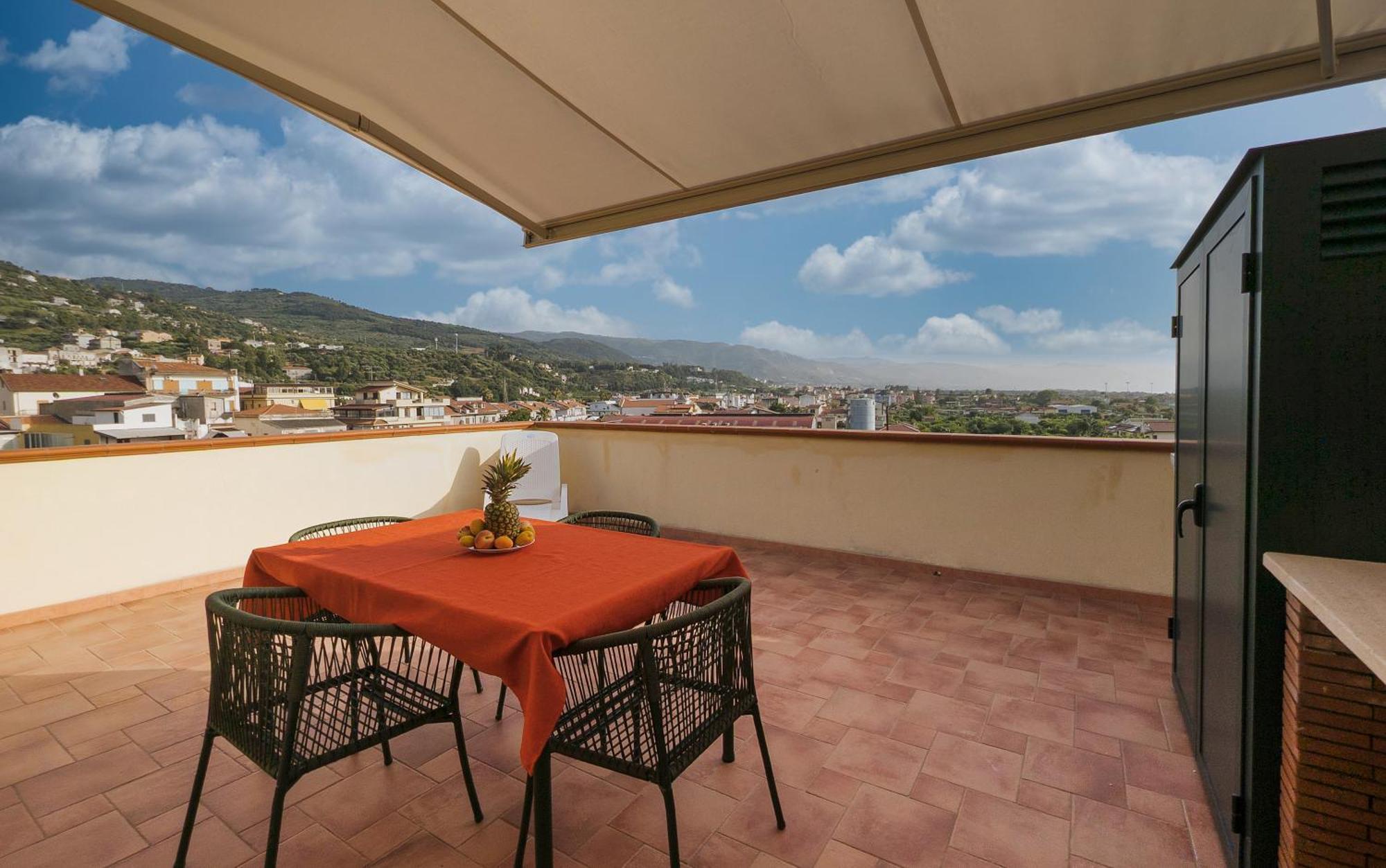 Magico Apartments - 450M Dalla Spiaggia Capo dʼOrlando Екстериор снимка