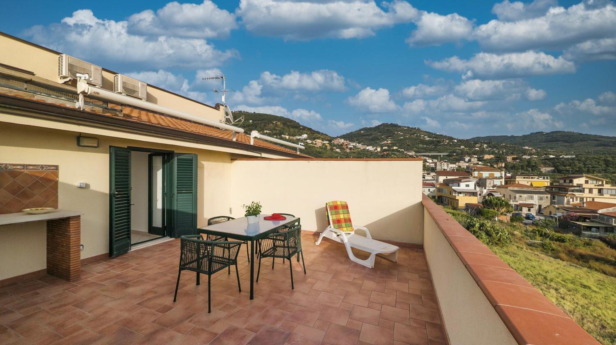 Magico Apartments - 450M Dalla Spiaggia Capo dʼOrlando Екстериор снимка
