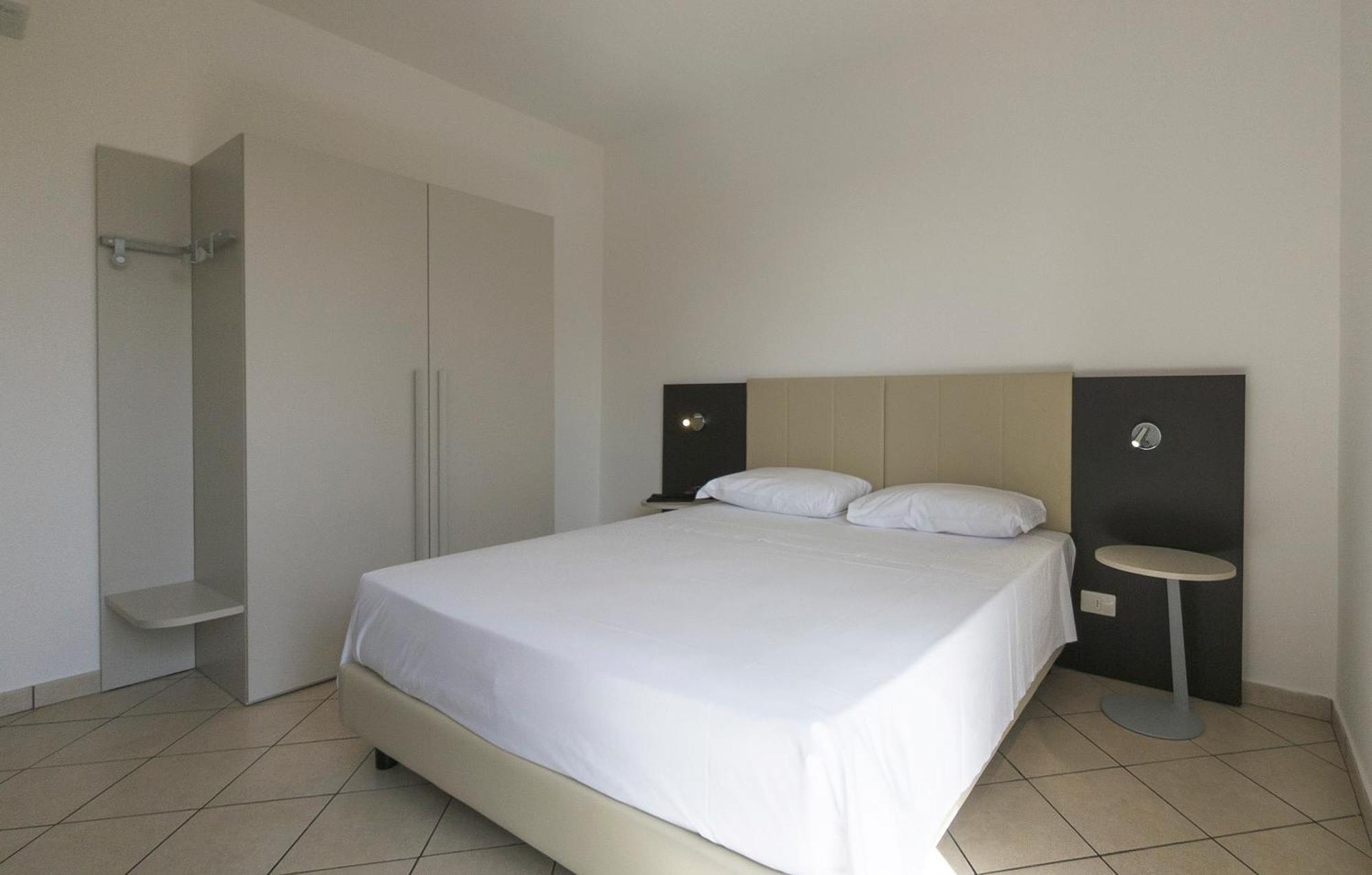 Magico Apartments - 450M Dalla Spiaggia Capo dʼOrlando Екстериор снимка