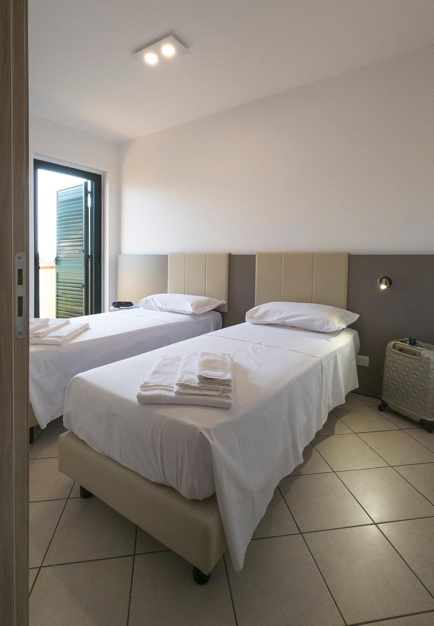 Magico Apartments - 450M Dalla Spiaggia Capo dʼOrlando Екстериор снимка