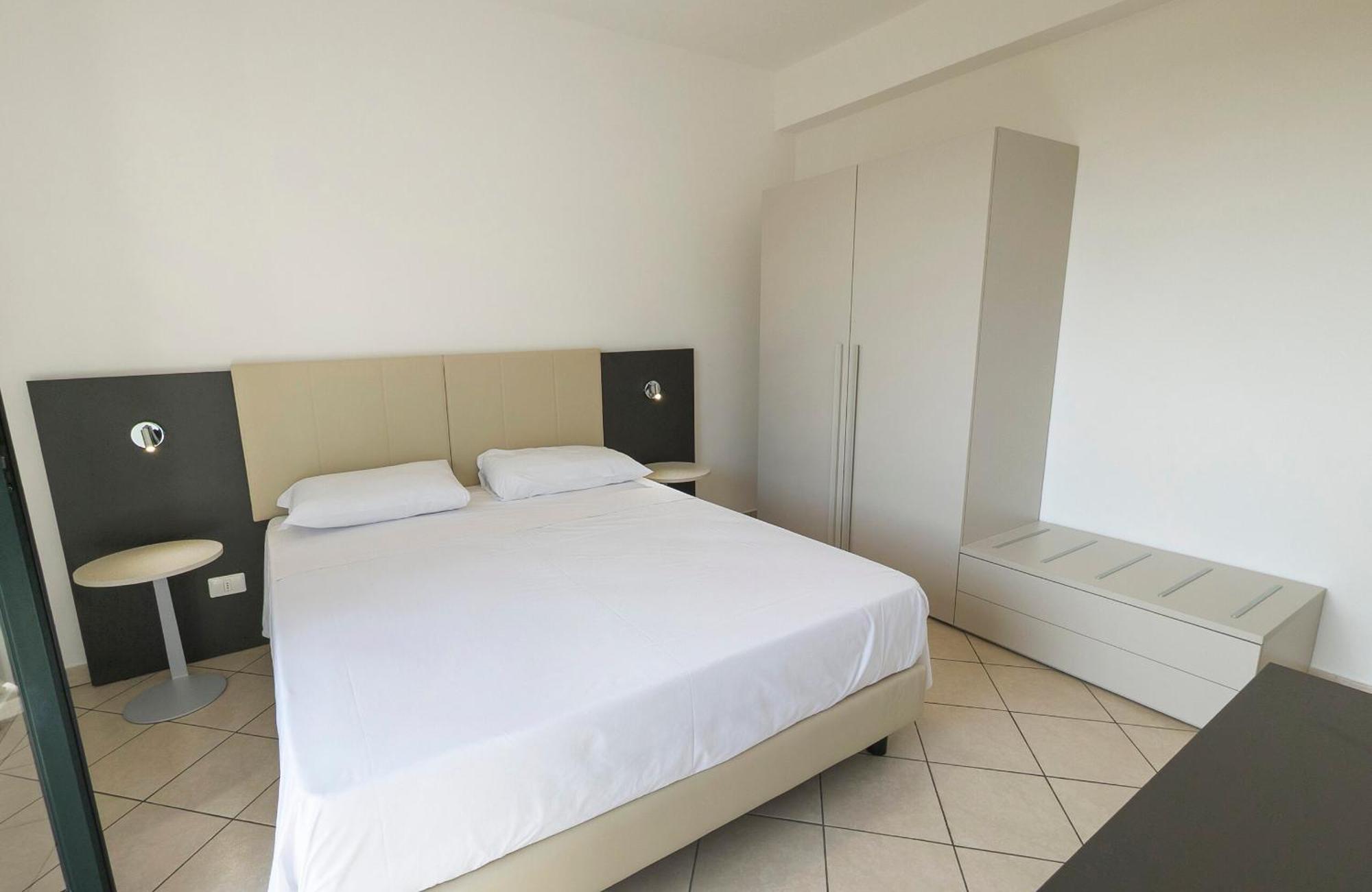 Magico Apartments - 450M Dalla Spiaggia Capo dʼOrlando Екстериор снимка