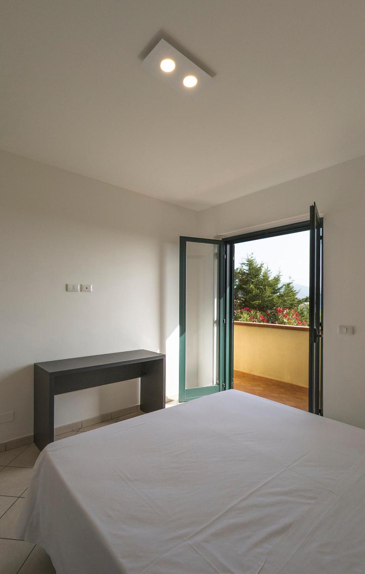 Magico Apartments - 450M Dalla Spiaggia Capo dʼOrlando Екстериор снимка