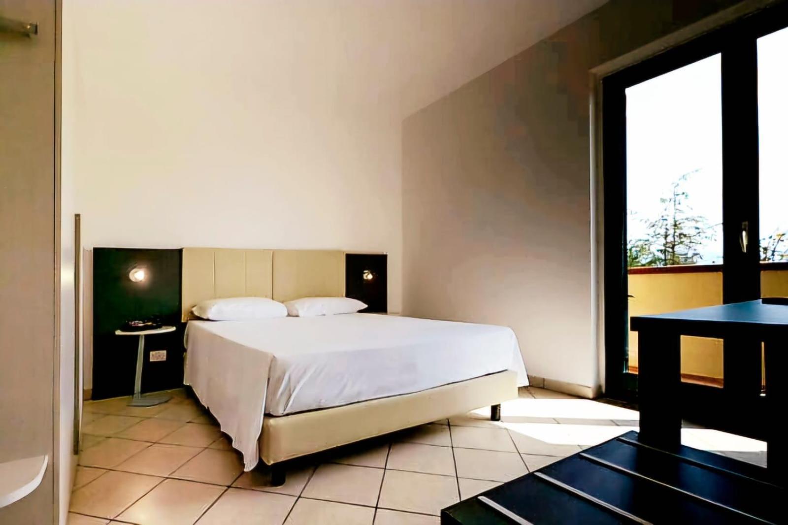 Magico Apartments - 450M Dalla Spiaggia Capo dʼOrlando Екстериор снимка
