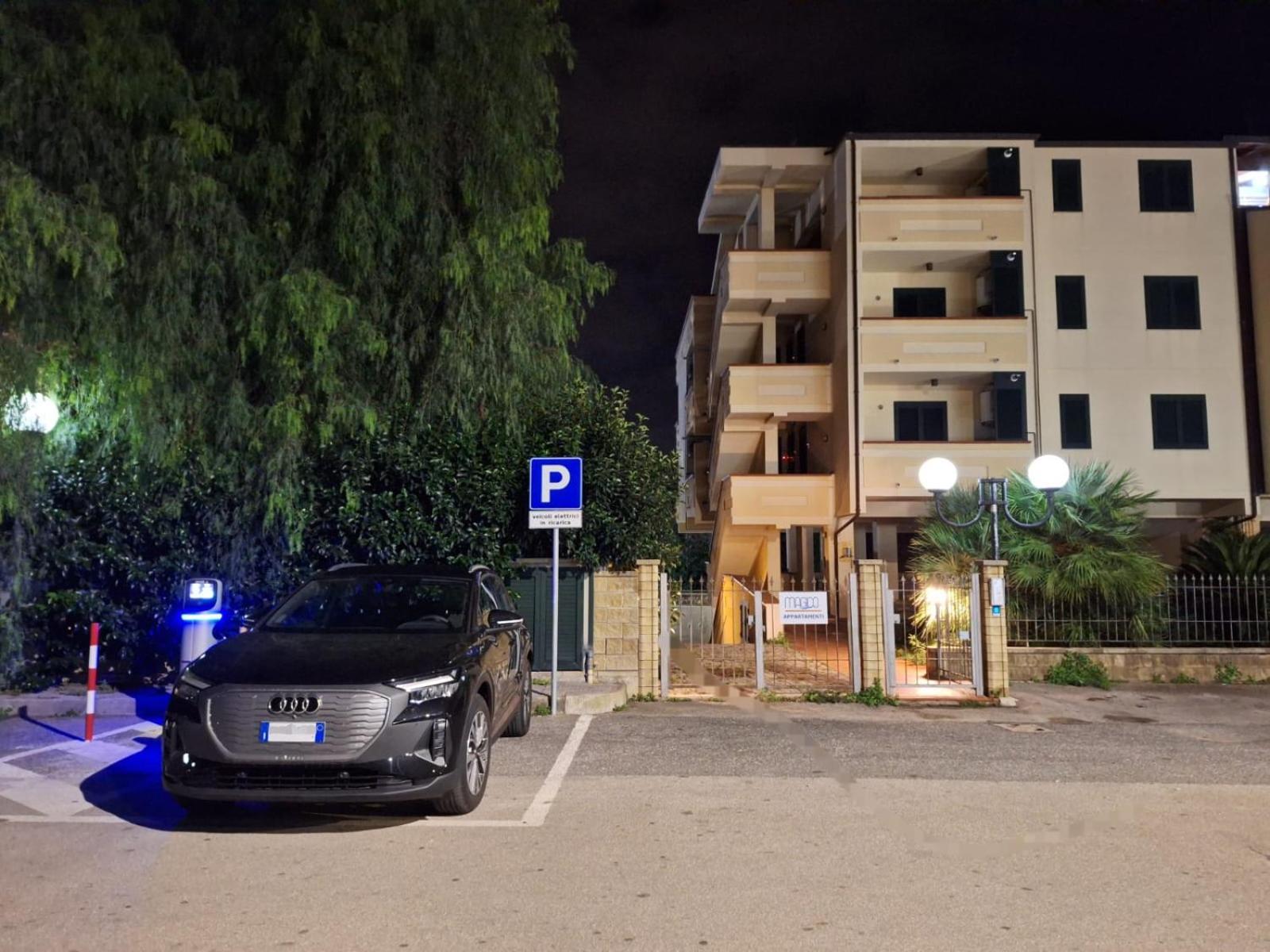 Magico Apartments - 450M Dalla Spiaggia Capo dʼOrlando Екстериор снимка