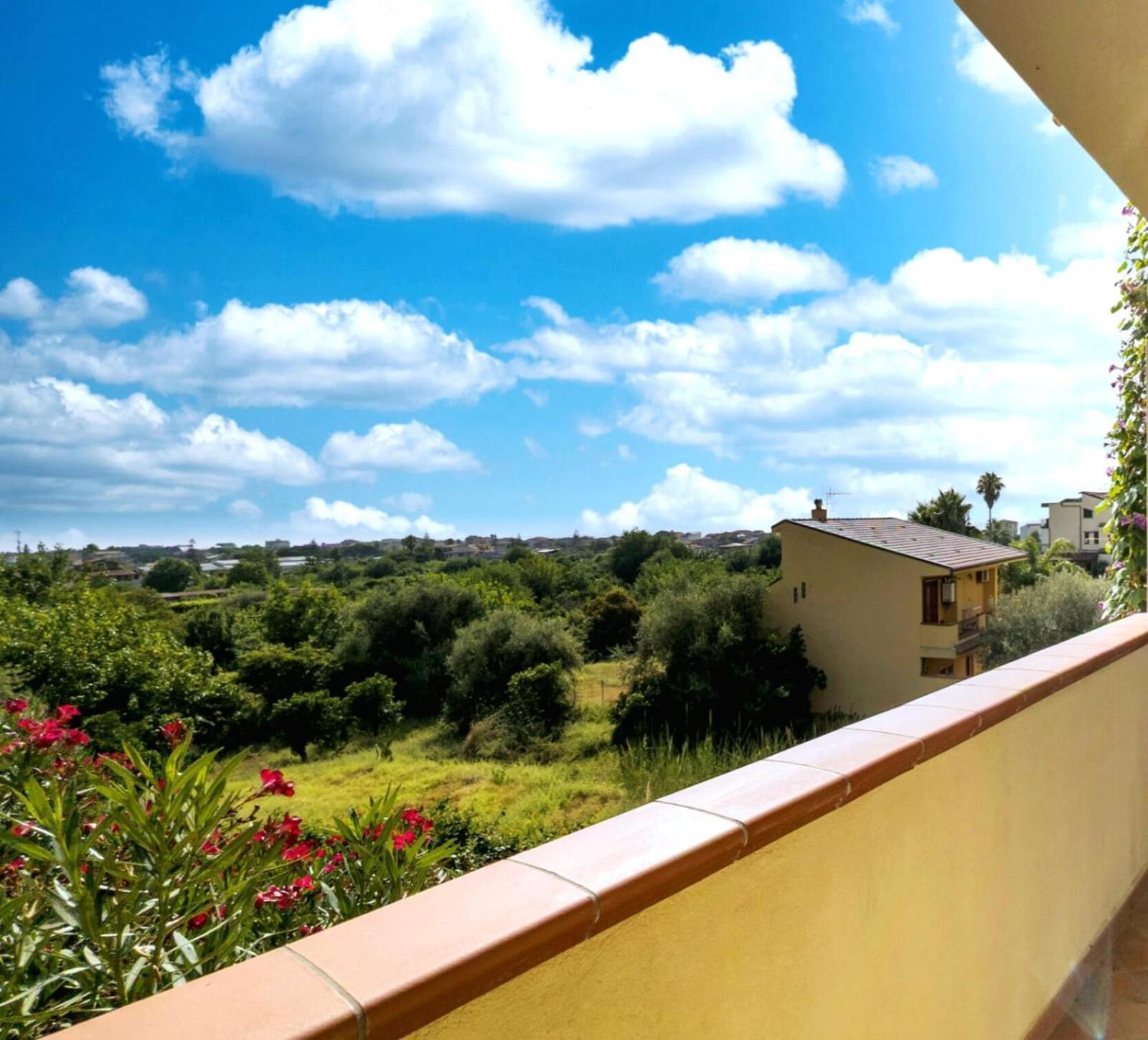 Magico Apartments - 450M Dalla Spiaggia Capo dʼOrlando Екстериор снимка